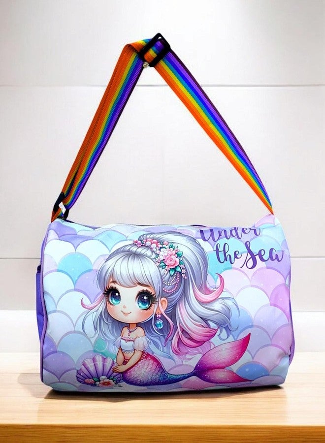 AMANVANI حقيبة سفر للأطفال من أمانفاني بتصميم حورية البحر، حقيبة رياضية للأولاد والبنات. هدية مثالية لحفلات أعياد الميلاد. حقيبة سفر، حقيبة حمل، حقيبة نزهة - قطعة واحدة - Image 3